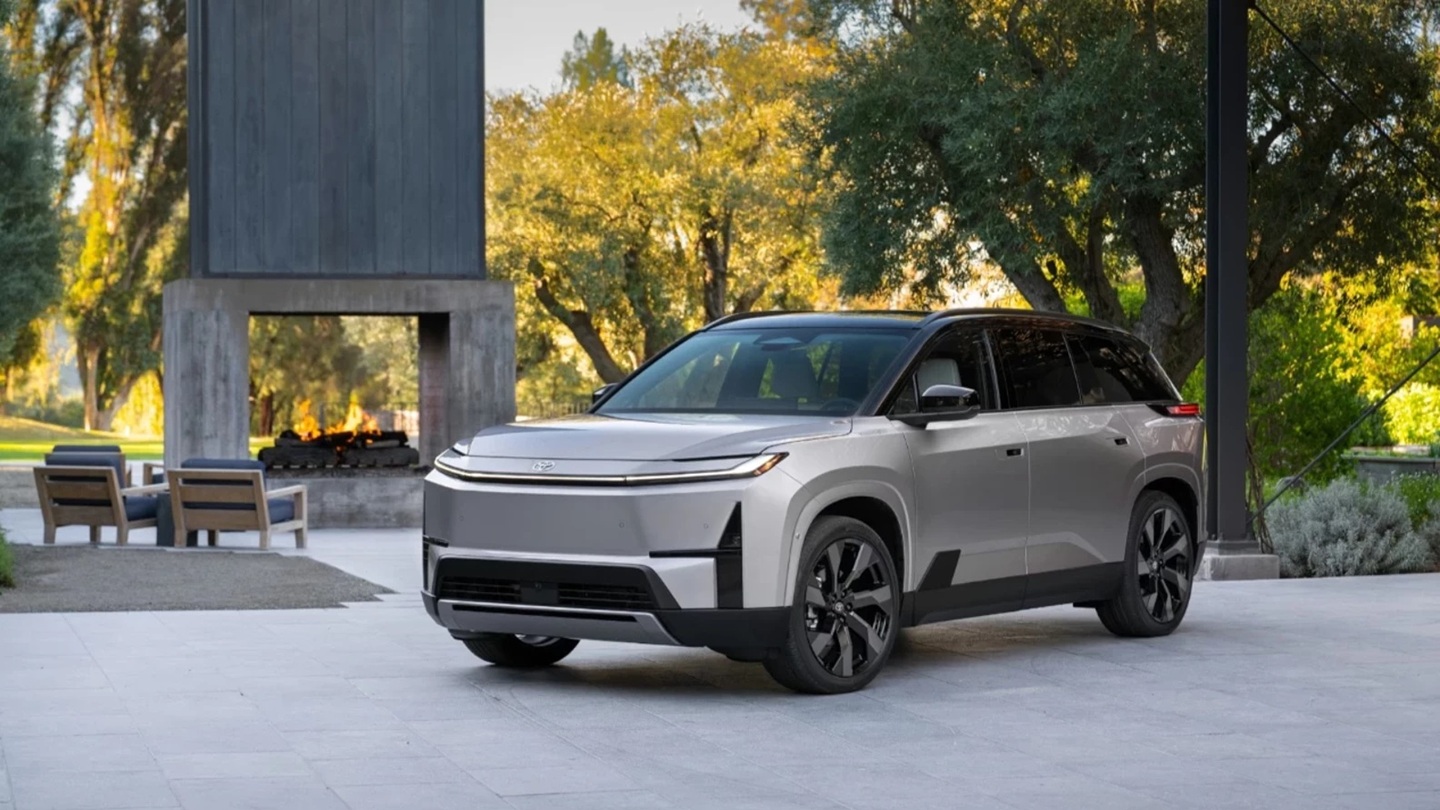 Toyota 515km Menzilli Tam Elektrikli SUV Highlander EV Tanıtıldı