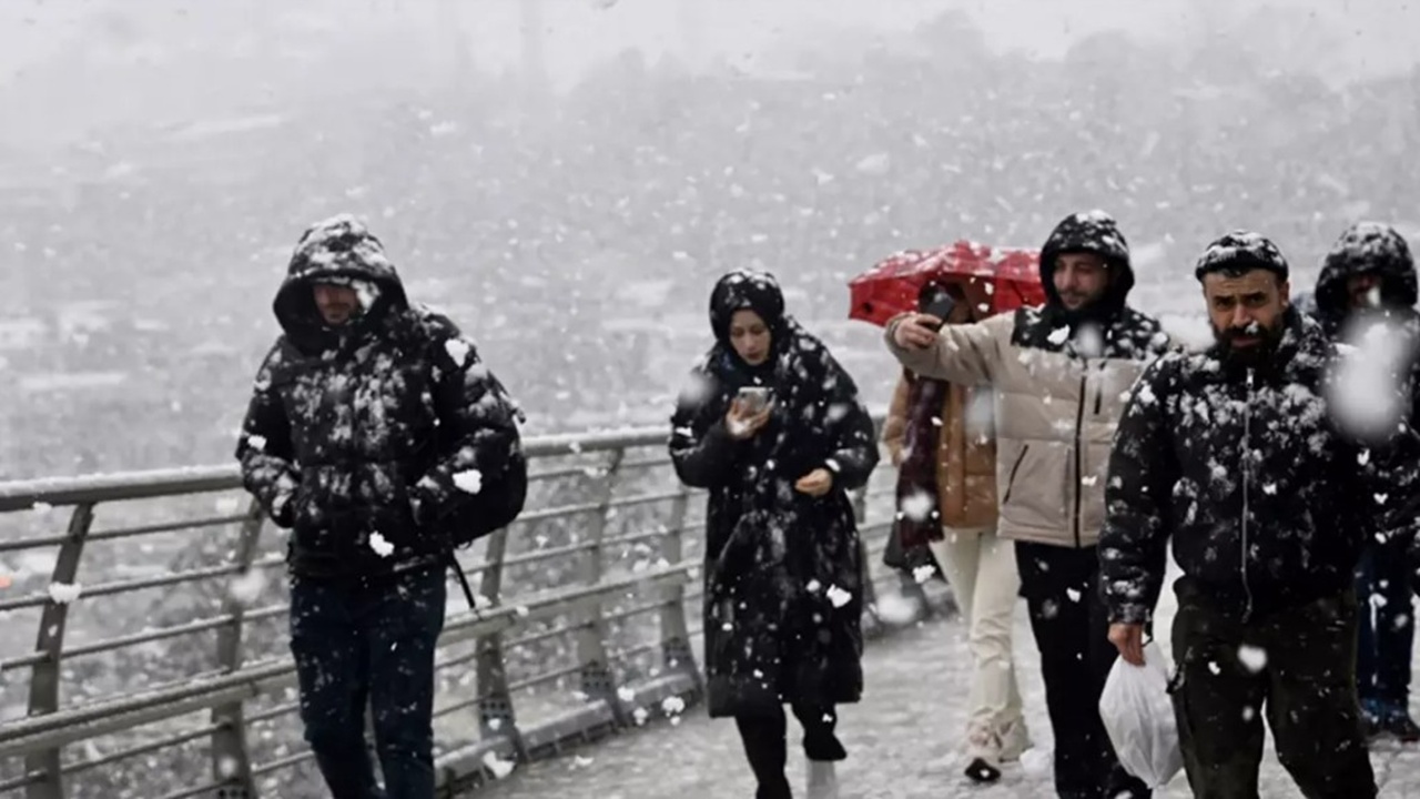 Beklenen Kar İstanbul Kapısında! İşte 24 Saatlik Hava Raporu