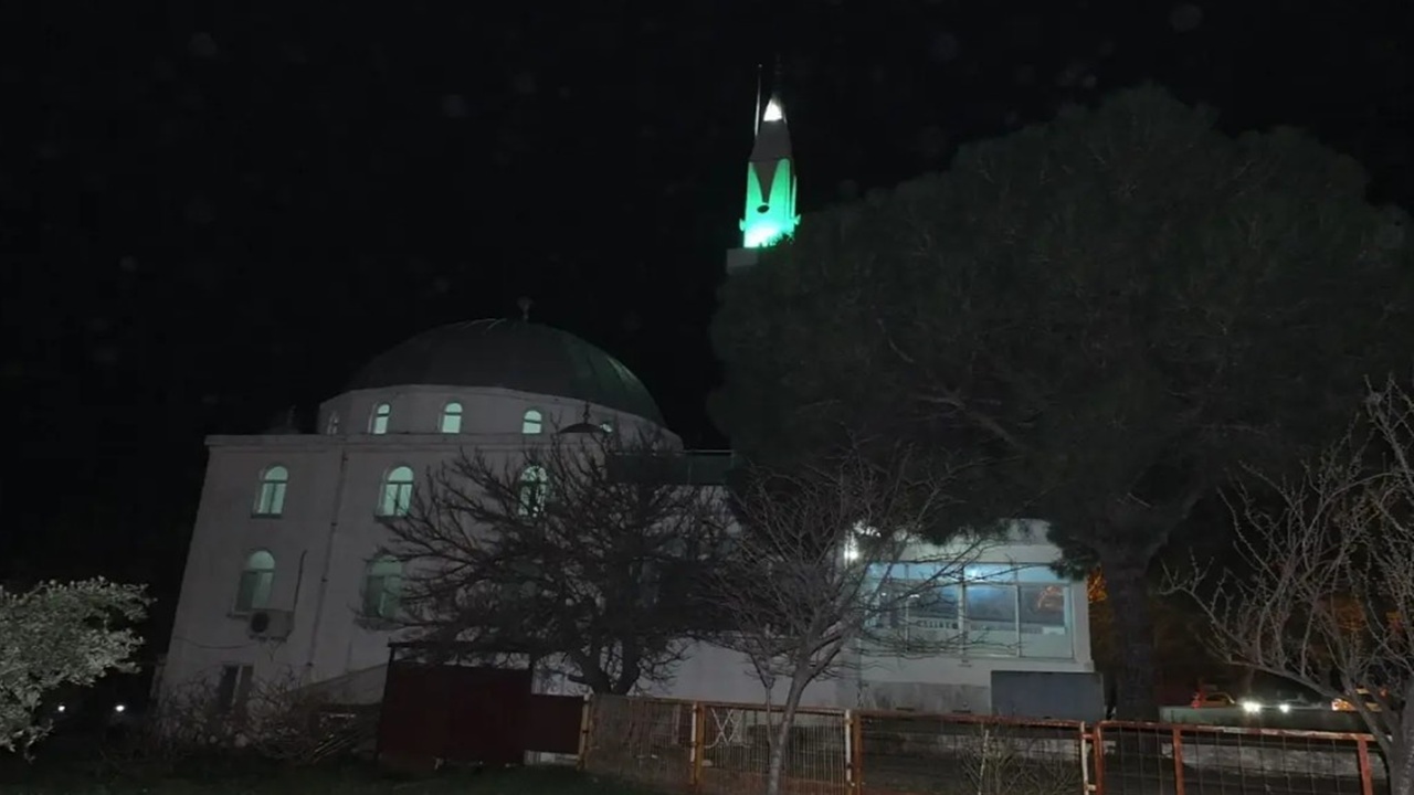 Erken Ezan Krizi: Din Adamları İkiye Bölündü!