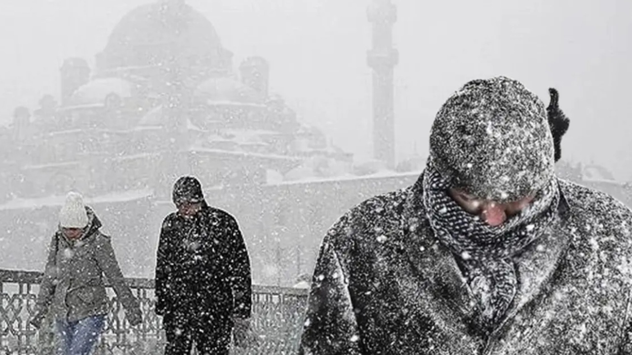 AKOM’dan Flaş Uyarı! Kar İstanbul’un Kapısına Dayandı: Tarih Verildi