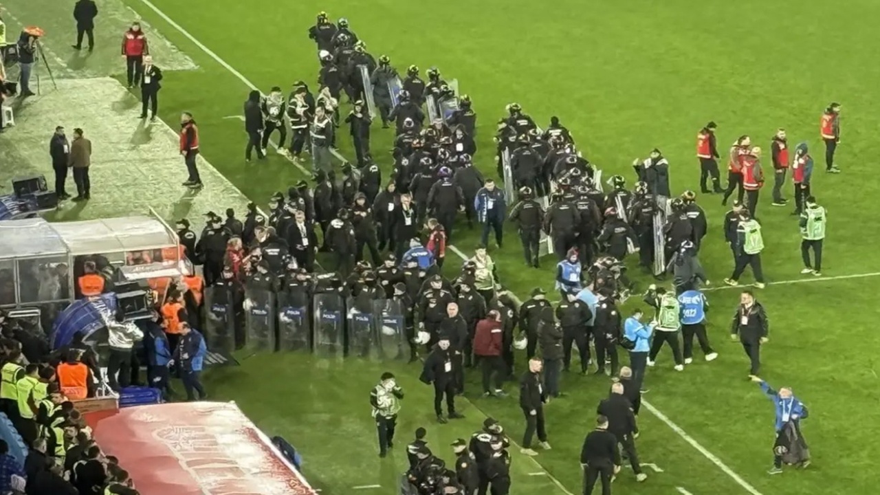 Stadyum Dışı Karıştı! Trabzonspor Taraftarını Çileden Çıkaran O Anlar