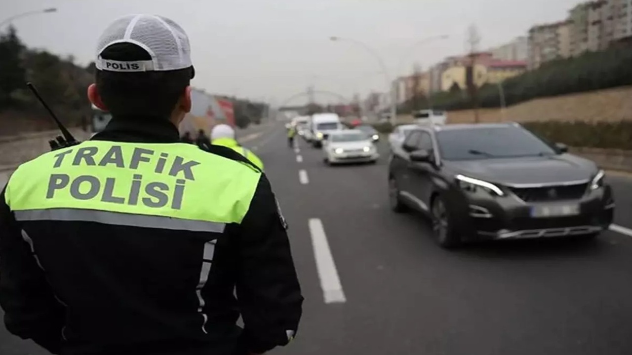 Trafikte Yeni Dönem: Polis Sadece Ehliyet Sormayacak